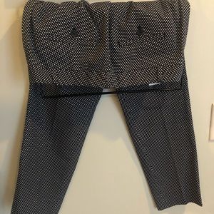 Woman’s cropped ankle pants